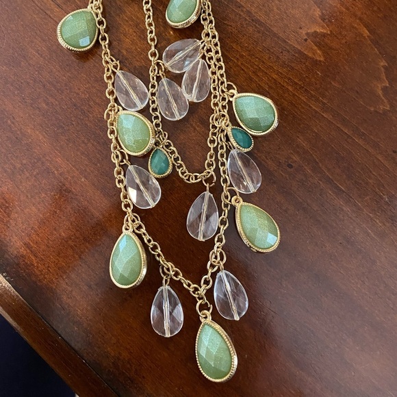 Jewelry - Elegant Gold and Green Necklace